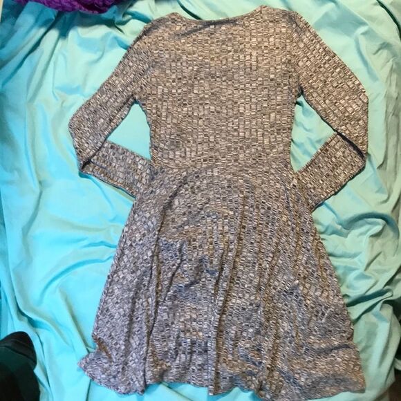 🔹Red & Gray Sweater Dresses Junior’s Small - Picture 3 of 8